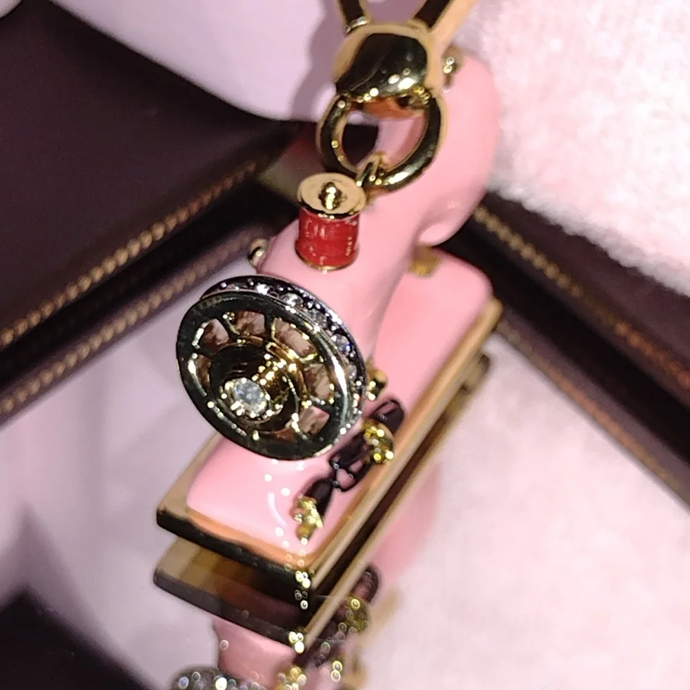 Juicy Couture 💕 🪡 Sewing 🧵 Machine Never Removed From 🎁 NWT - Picture 4 of 8